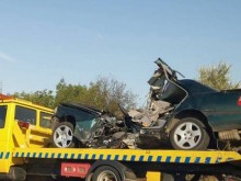 Първи подробности за страшния сблъсък край морето, 19-годишната шофьорка бере душа!