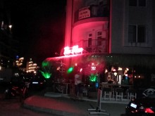 Заразените пловдивски ученици са от Английската и Математическата, ходили по дискотеки на морето