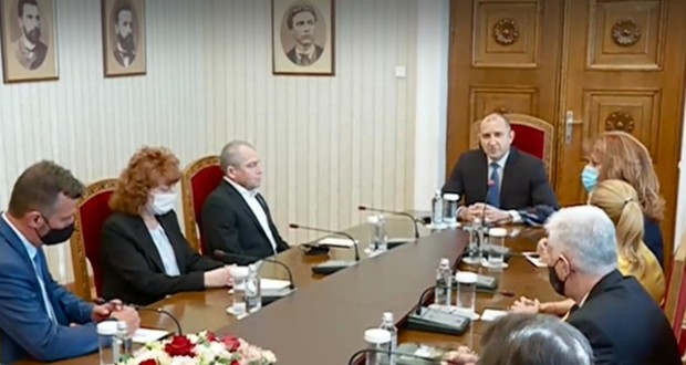Президентът започна допълнителни консултации с парламентарните групи за връчване на