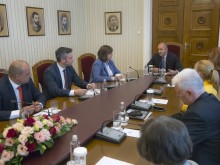 Президентът се срещна с представители на БСП