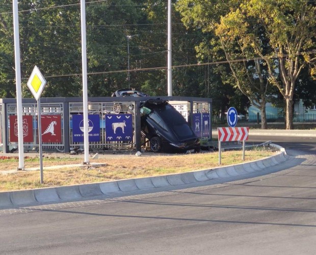 Виждам те КАТ-Варна
Автомобил яхна кръговото в Аспарухово по тъмна доба