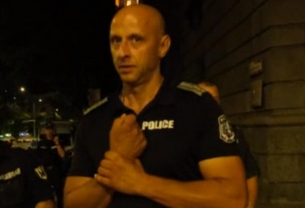 Кой е Андон Андонов - наказаният полицай за насилие над протестиращи?