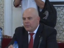 Гешев се появи в Народното събрание