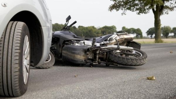 От пътния инцидент е пострадал водачът на мотоциклета, който е