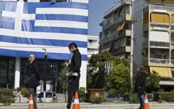 Гърция е напът да върне маските на открито от края