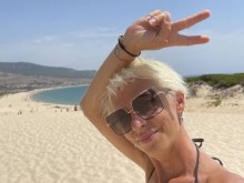 Нана показа топформа на един от най-красивите плажове в Европа