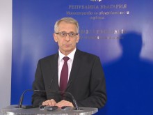 Просветният министър: При 10% заболели ученици ще се преминава към дистанционно обучение
