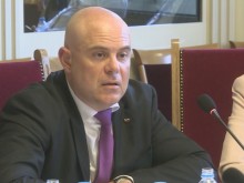 Гешев от парламента: Не успях да катастрофирам, бързайки насам