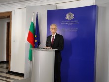 МОН: Присъствен първи учебен ден за първокласниците по възможност навсякъде!