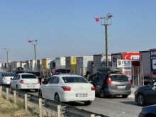 Огромна опашка от автомобили се образува на "Капитан Андреево"