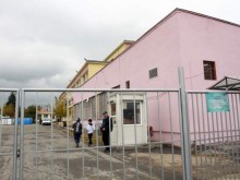 Бежанските центрове продължават да се пълнят, превръщат се в огнища на COVID-19