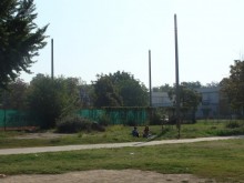 Правят ново игрище за плажен волейбол на Гребната