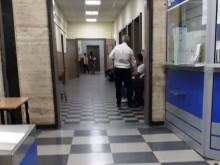 Заради грешка в обвинителния акт, отложиха делото срещу мъж, нанесъл побой над детето си