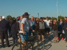 Хората пак по улиците, а "протестните партии" ги няма – вече в ковчезите от миналото лято