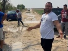 Култово видео от Пловдивско: Политиците ни псувани наред! (18+)