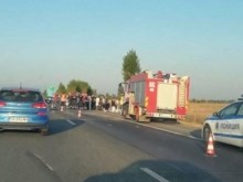 Тежко ПТП край Пловдив, моторист се бори за живота си!