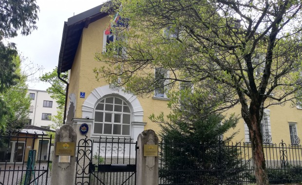Българката Екатерина Трифонова публикува разказ за скандално отношение на консулската