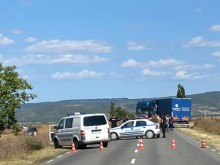 Младо семейство с бебе пострада при тежка катастрофа край Петолъчката
