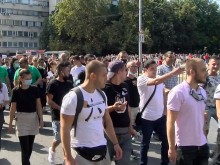 Море от хора! Вижте протеста на заведенията в Пловдив!