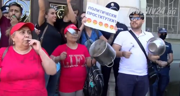 Неуспешен опит за влизане в Общината беляза края на протеста в Пловдив!!