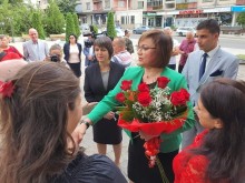 Нинова в Сопот: Недоумявам каква е тази политическа лудост, която обхвана държавата