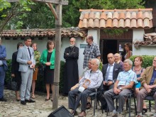 Нинова: Предците ни са могли да се обединят зад общ идеал. Можем и ние
