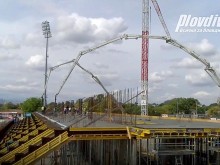 Първо в Plovdiv24.bg: Яко наливане на бетон на Трибуна Бесика