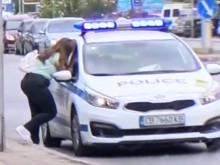 Млада дама е шофирала джипа, помлял ограда и хидрант в Пловдив