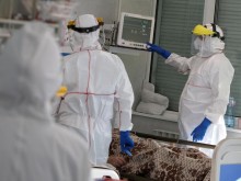 "Асошиейтед прес": Българите не вярват във ваксините, готвят се за нова смъртоносна вълна