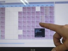 Електронните дневници изместват хартиените в 80% от класовете