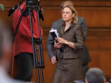 Ива Митева наказа депутати от ИТН и БСП заради неприлични думи