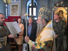 Митрополит Николай води службата за празника на село Яврово