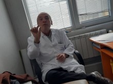 Хакери стъжниха жовота на доц. Мангъров, сложиха неприлична снимка на профила му