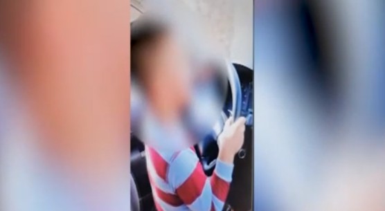 Нов скандален клип с дете зад волана На видеото изпратено