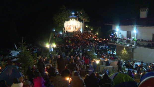 БТВ
Хиляди богомолци от цялата страна се стекоха в манастира Св