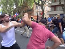 Масов бой между протестиращи срещу мерките и хора с маски