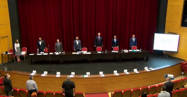 Леко напрежение в Общинския съвет заради парите на превозвачите