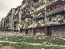 Не е "Столипиново"! Вижте какъв е животът в едно от най-големите ромски гета в Европа