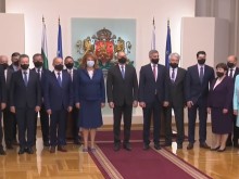 Вижте биографиите на всички служебни министри