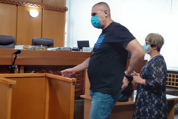 Varna24.bg
Бившият полицай от Икономическата полиция Венцислав Караджов, обвинен в убийството