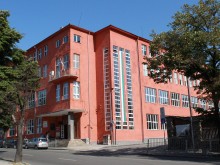 Читателка възмутена заради преместване на ученици