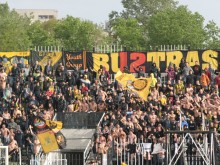 300 билета стигат ли? Толкова седалки монтират на "Лаута" в сектора за гости