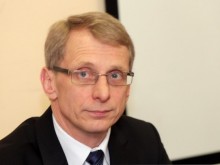 Министър Денков: Сменихме радикално системата за затваряне и отваряне на училищата