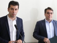 Петков и Василев започват кампанията си с мекица и кафе на Главната в Пловдив