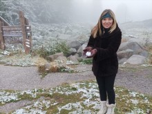 Станислава Цалова си направи малък снежен човек тази сутрин