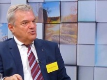Румен Петков се извини за жълтата табелка "Неваксиниран"