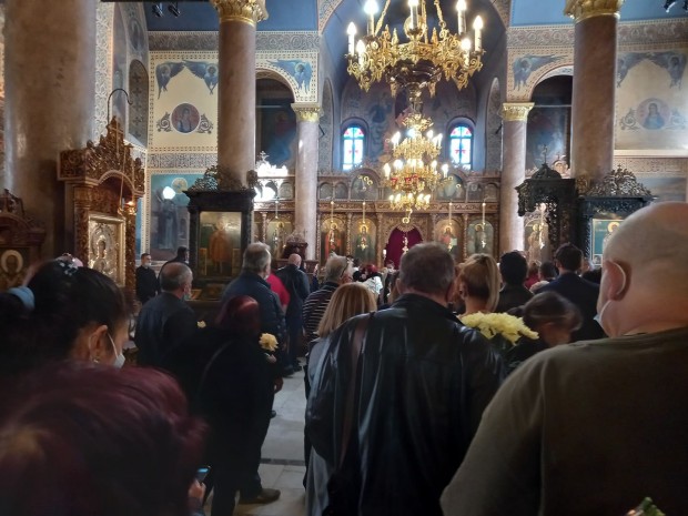 Varna24.bg.Опело и поклонение бе извършено днес в храма Св. Николай