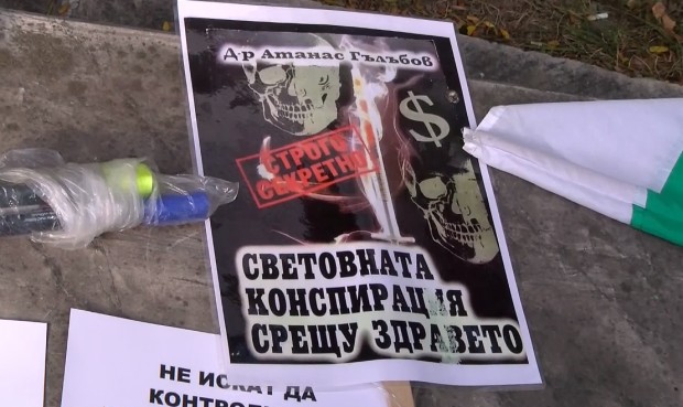 Plovdiv24.bg. 20-на души са се събрали в подкрепа на Крум Чешмеджиев.