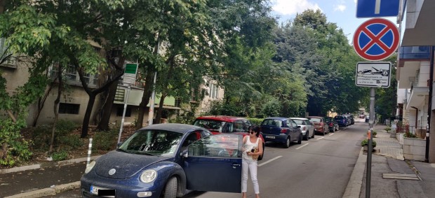 Фейсбук
Цветанка Ризова плаши столичани с шофиране в стил мутра от