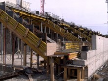 Изграждат редовете на Бесика, трибуната расте все повече
